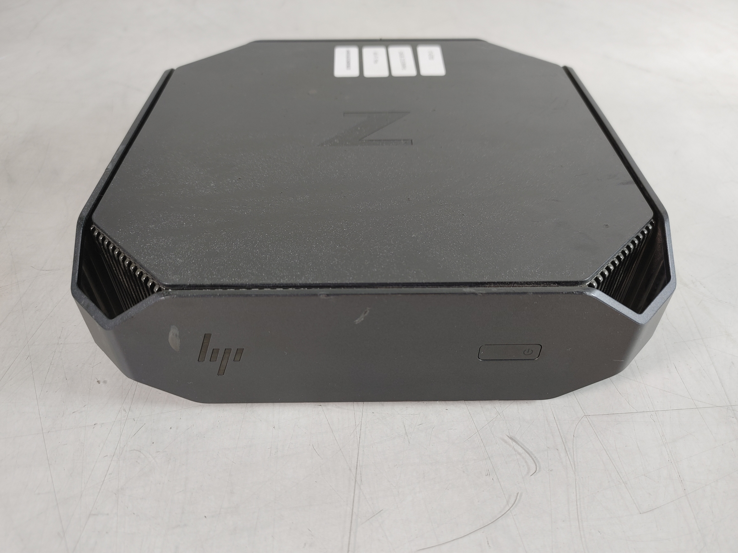 HP Z2 Mini G3 Workstation Xeon E3-1245 v5 3.50 GHz 16 GB DDR4 No